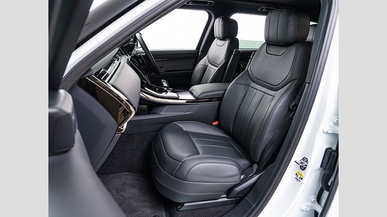 2025 認定中古車 Land Rover Range Rover Sport フジホワイト P550eプラグインハイブリッド（ガソリン） スタンダードホイールベース Dynamic SE