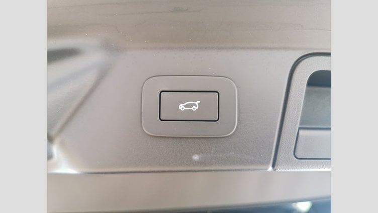 2024 認定中古車 Land Rover Range Rover Velar オストゥーニパールホワイト D200マイルドハイブリッド（ディーゼル） Standard Wheelbase Dynamic SE