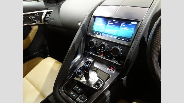 2021 認定中古車 Jaguar F-Type Sherwood Green (SVO) P575 オートマチック 全輪駆動 F-TYPEクーペ Heritage 60 Edition