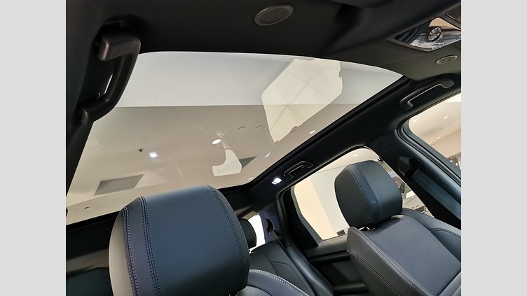2024 認定中古車 Land Rover Discovery Sport ハクバシルバー D200マイルドハイブリッド（ディーゼル） 標準ホイール DYNAMIC SE