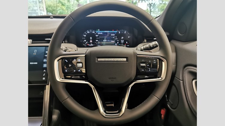 2024 認定中古車 Land Rover Discovery Sport ハクバシルバー D200マイルドハイブリッド（ディーゼル） 標準ホイール DYNAMIC SE