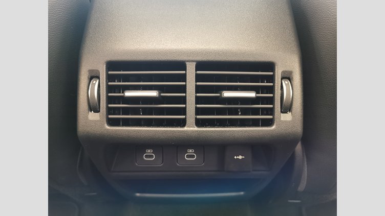 2024 認定中古車 Land Rover Discovery Sport ハクバシルバー D200マイルドハイブリッド（ディーゼル） 標準ホイール DYNAMIC SE