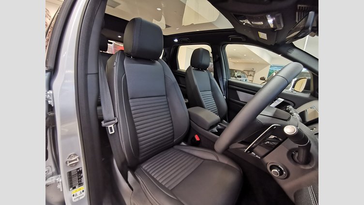 2024 認定中古車 Land Rover Discovery Sport ハクバシルバー D200マイルドハイブリッド（ディーゼル） 標準ホイール DYNAMIC SE