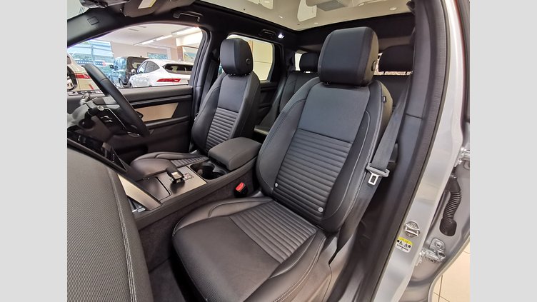 2024 認定中古車 Land Rover Discovery Sport ハクバシルバー D200マイルドハイブリッド（ディーゼル） 標準ホイール DYNAMIC SE