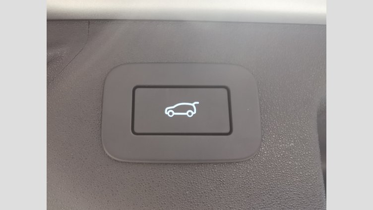 2024 認定中古車 Land Rover Discovery Sport ハクバシルバー D200マイルドハイブリッド（ディーゼル） 標準ホイール DYNAMIC SE
