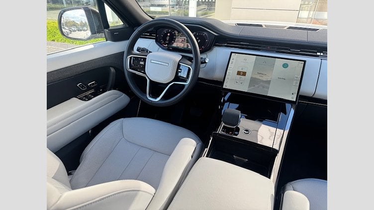 2024 JAZDENÉ VOZIDLÁ Land Rover Range Rover Sport Fuji White Demo D300