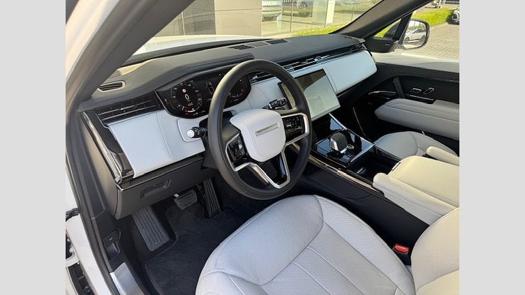 2024 JAZDENÉ VOZIDLÁ Land Rover Range Rover Sport Fuji White Demo D300