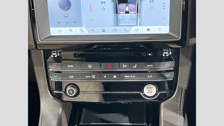 2019 認定中古車 Jaguar F-Pace Santorini Black 2.0L I4 Pet Mid DOHC AJ200 prestage