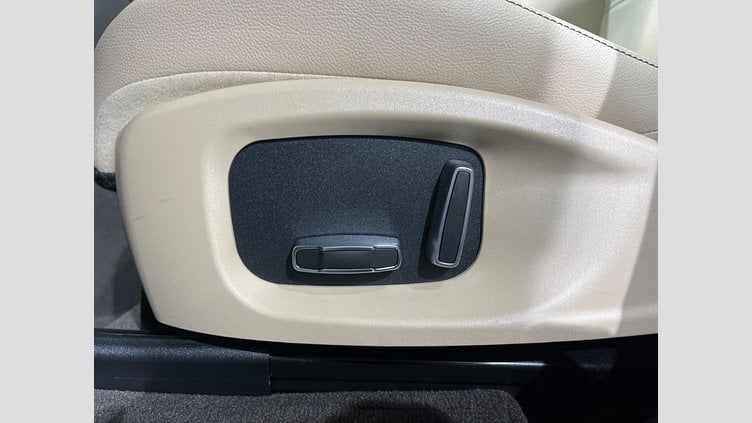 2019 認定中古車 Jaguar F-Pace Santorini Black 2.0L I4 Pet Mid DOHC AJ200 prestage