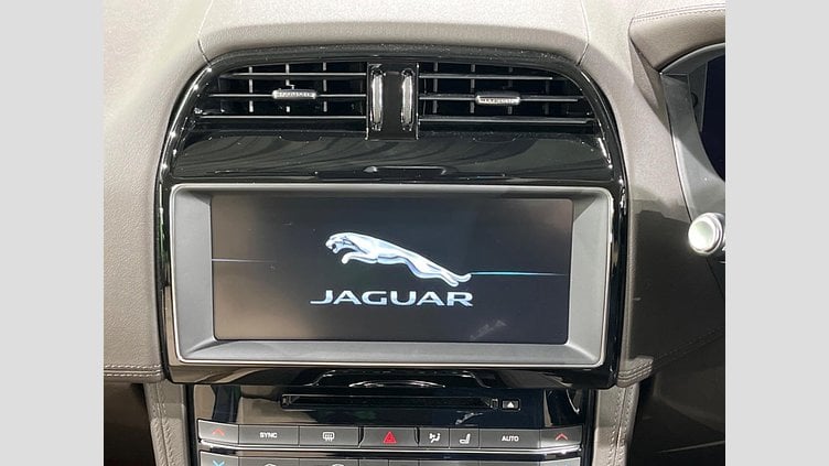 2019 認定中古車 Jaguar F-Pace Santorini Black 2.0L I4 Pet Mid DOHC AJ200 prestage