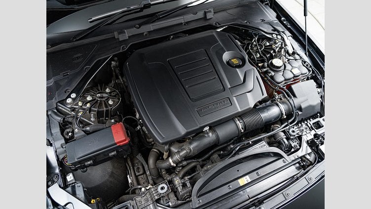 2022 認定中古車 Jaguar XE サントリーニブラック P250 RWD（オートマチック） 4 door Saloon S