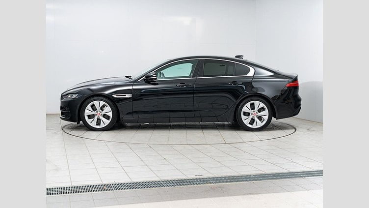 2022 認定中古車 Jaguar XE サントリーニブラック P250 RWD（オートマチック） 4 door Saloon S