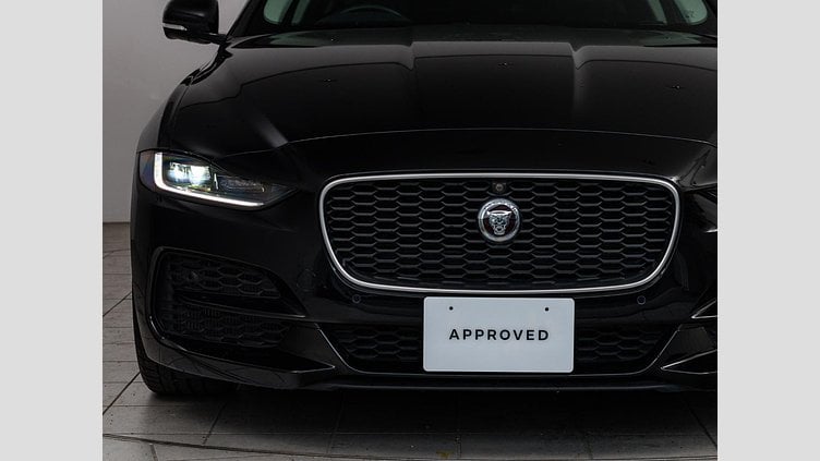 2022 認定中古車 Jaguar XE サントリーニブラック P250 RWD（オートマチック） 4 door Saloon S