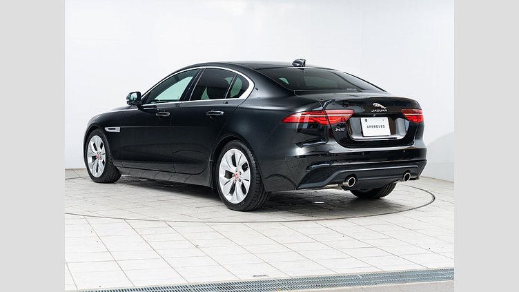2022 認定中古車 Jaguar XE サントリーニブラック P250 RWD（オートマチック） 4 door Saloon S