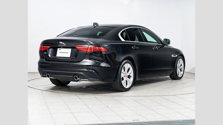 2022 認定中古車 Jaguar XE サントリーニブラック P250 RWD（オートマチック） 4 door Saloon S