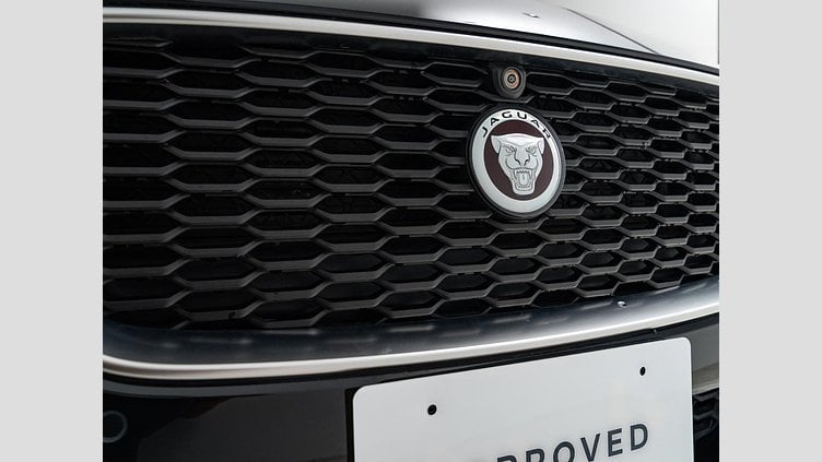 2022 認定中古車 Jaguar XE サントリーニブラック P250 RWD（オートマチック） 4 door Saloon S