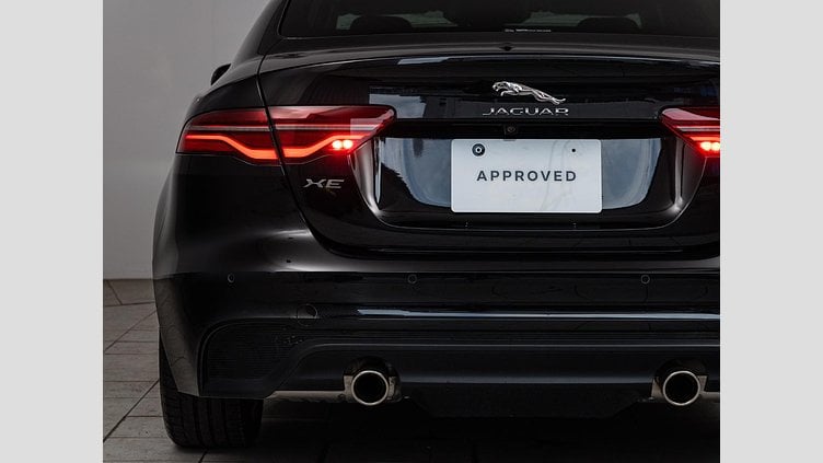 2022 認定中古車 Jaguar XE サントリーニブラック P250 RWD（オートマチック） 4 door Saloon S