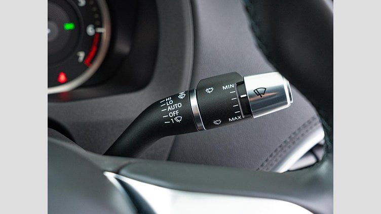 2022 認定中古車 Jaguar XE サントリーニブラック P250 RWD（オートマチック） 4 door Saloon S