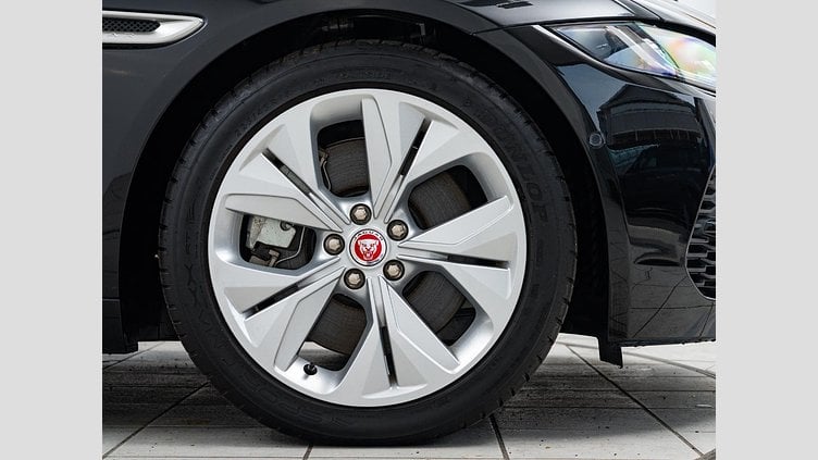 2022 認定中古車 Jaguar XE サントリーニブラック P250 RWD（オートマチック） 4 door Saloon S