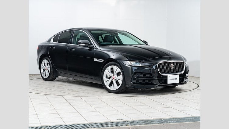 2022 認定中古車 Jaguar XE サントリーニブラック P250 RWD（オートマチック） 4 door Saloon S