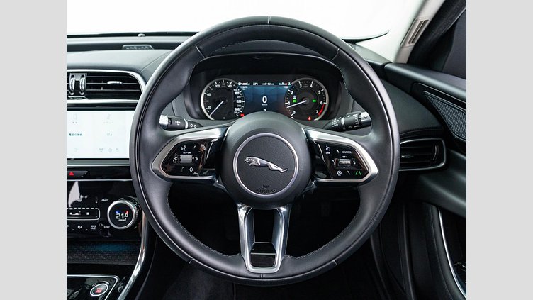 2022 認定中古車 Jaguar XE サントリーニブラック P250 RWD（オートマチック） 4 door Saloon S