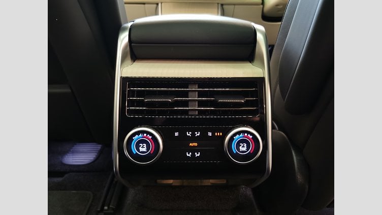 2024 認定中古車 Land Rover Range Rover シャラントグレイ D300 AWD MHEV（AT） スタンダードホイールベース HSE