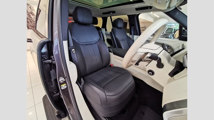 2024 認定中古車 Land Rover Range Rover シャラントグレイ D300 AWD MHEV（AT） スタンダードホイールベース HSE