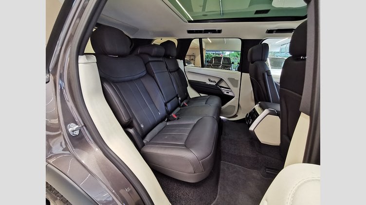 2024 認定中古車 Land Rover Range Rover シャラントグレイ D300 AWD MHEV（AT） スタンダードホイールベース HSE