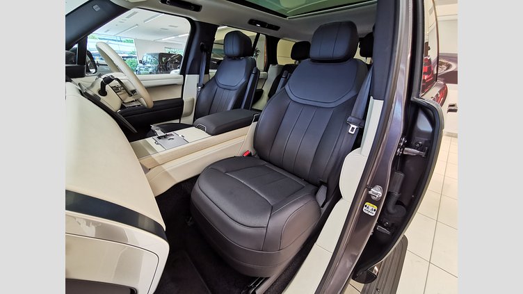 2024 認定中古車 Land Rover Range Rover シャラントグレイ D300 AWD MHEV（AT） スタンダードホイールベース HSE