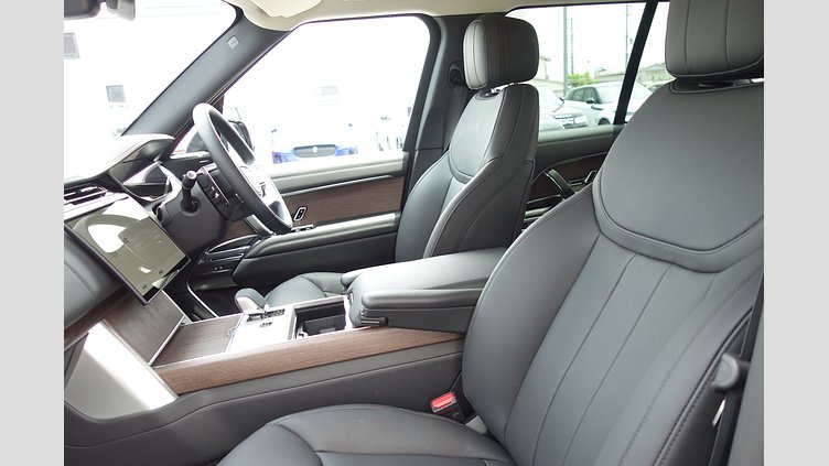 2024 認定中古車 Land Rover Range Rover サントリーニブラック D300 AWD MHEV（AT） スタンダードホイールベース SE