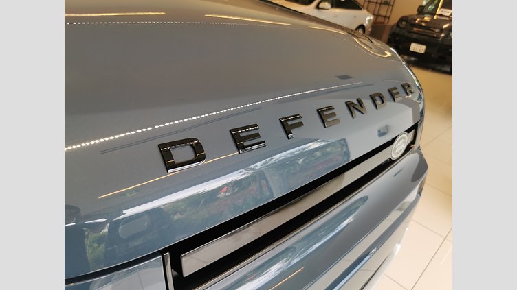 2021 認定中古車 Land Rover Defender 110 タスマンブルー P300 AWD（AT） SE