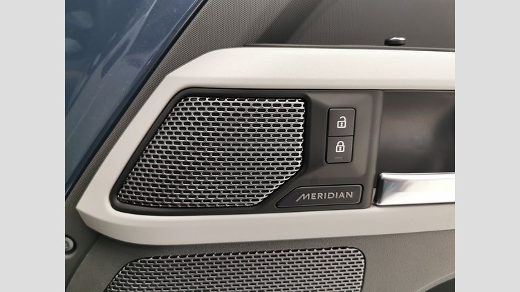 2021 認定中古車 Land Rover Defender 110 タスマンブルー P300 AWD（AT） SE