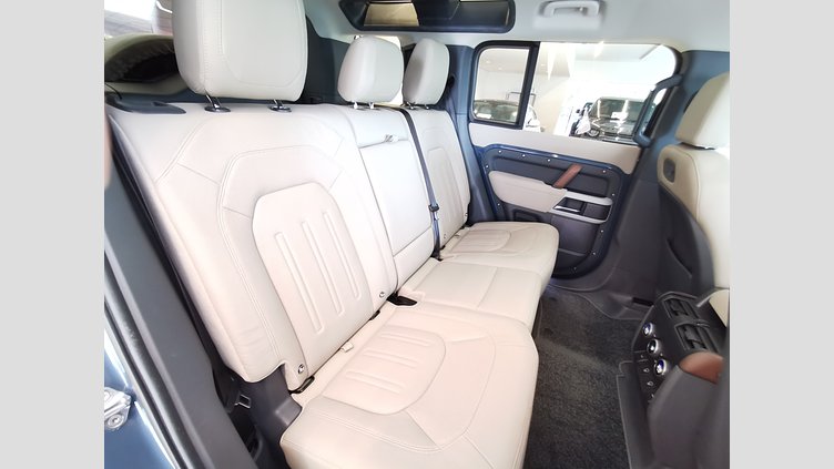 2021 認定中古車 Land Rover Defender 110 タスマンブルー P300 AWD（AT） SE