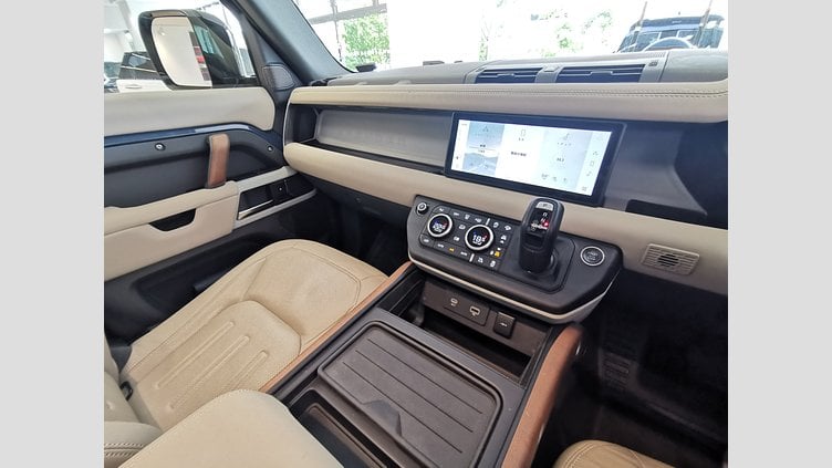 2021 認定中古車 Land Rover Defender 110 タスマンブルー P300 AWD（AT） SE