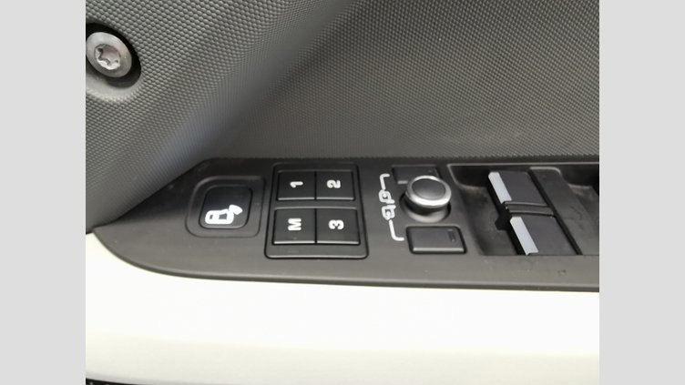 2021 認定中古車 Land Rover Defender 110 タスマンブルー P300 AWD（AT） SE