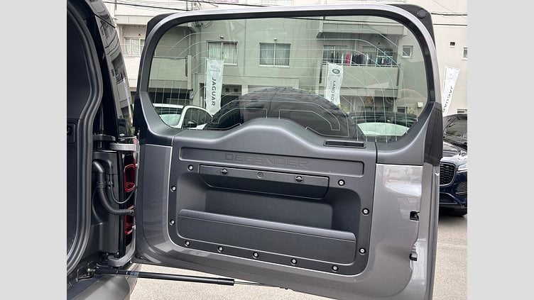 2024 認定中古車 Land Rover Defender 90 アイガーグレイ D300 AWD（AT） X-DYNAMIC SE
