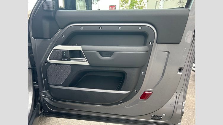 2024 認定中古車 Land Rover Defender 90 アイガーグレイ D300 AWD（AT） X-DYNAMIC SE