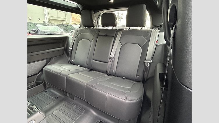 2024 認定中古車 Land Rover Defender 90 アイガーグレイ D300 AWD（AT） X-DYNAMIC SE