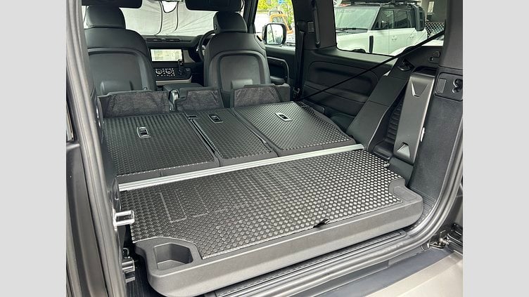2024 認定中古車 Land Rover Defender 90 アイガーグレイ D300 AWD（AT） X-DYNAMIC SE