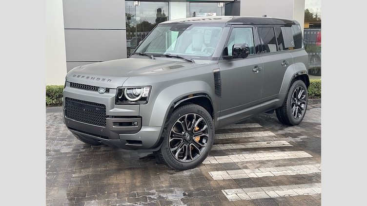 2025 SKLADOVÉ VOZIDLÁ Land Rover Defender 110 Faroe Green NEW DEFENDER OCTA EDITION ONE
