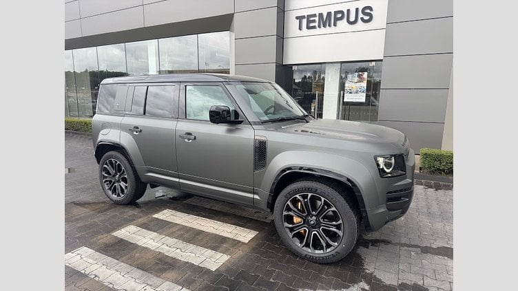 2025 SKLADOVÉ VOZIDLÁ Land Rover Defender 110 Faroe Green NEW DEFENDER OCTA EDITION ONE