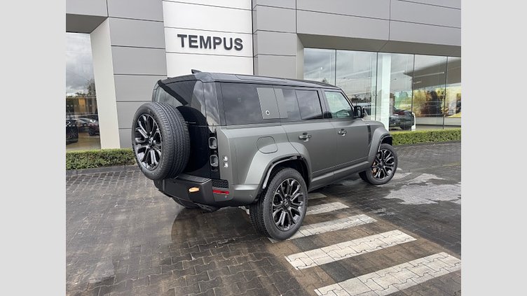 2025 SKLADOVÉ VOZIDLÁ Land Rover Defender 110 Faroe Green NEW DEFENDER OCTA EDITION ONE