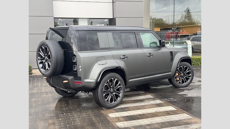 2025 SKLADOVÉ VOZIDLÁ Land Rover Defender 110 Faroe Green NEW DEFENDER OCTA EDITION ONE