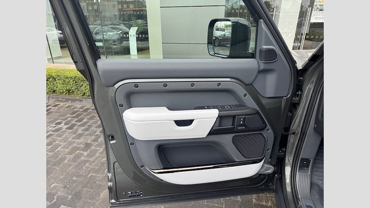 2025 SKLADOVÉ VOZIDLÁ Land Rover Defender 110 Faroe Green NEW DEFENDER OCTA EDITION ONE