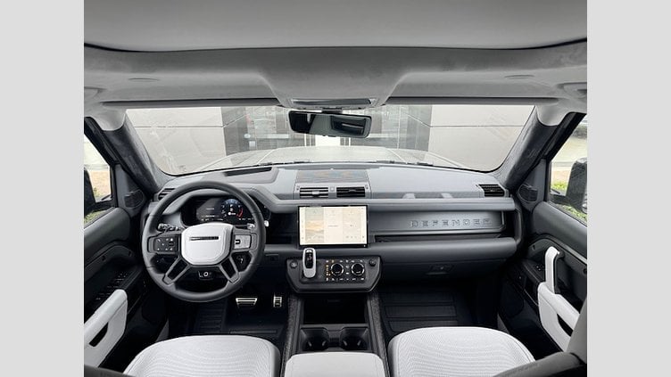 2025 SKLADOVÉ VOZIDLÁ Land Rover Defender 110 Faroe Green NEW DEFENDER OCTA EDITION ONE