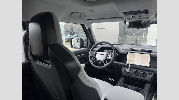 2025 SKLADOVÉ VOZIDLÁ Land Rover Defender 110 Faroe Green NEW DEFENDER OCTA EDITION ONE