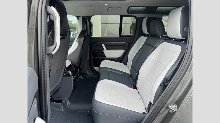 2025 SKLADOVÉ VOZIDLÁ Land Rover Defender 110 Faroe Green NEW DEFENDER OCTA EDITION ONE