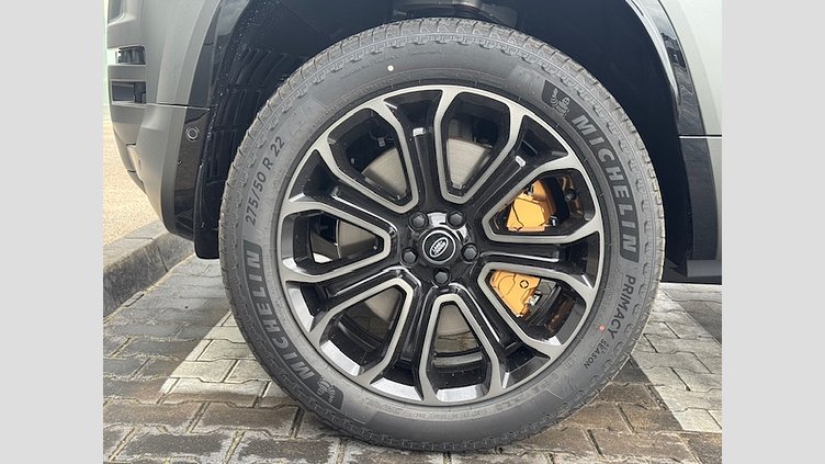 2025 SKLADOVÉ VOZIDLÁ Land Rover Defender 110 Faroe Green NEW DEFENDER OCTA EDITION ONE