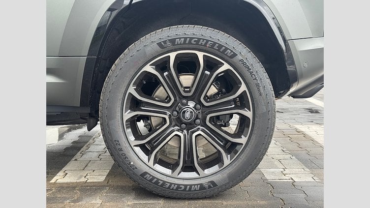 2025 SKLADOVÉ VOZIDLÁ Land Rover Defender 110 Faroe Green NEW DEFENDER OCTA EDITION ONE