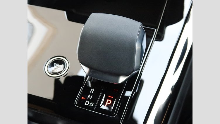 2024 認定中古車 Land Rover Range Rover Sport カルパチアングレイ D300マイルドハイブリッド スタンダードホイールベース Dynamic HSE